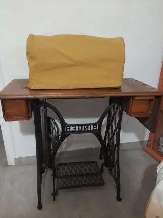 Máquina de coser Singer antigua