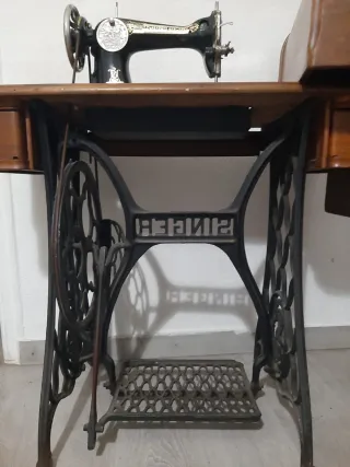 Máquina de coser Singer antigua