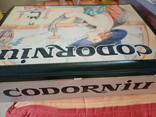 Caja metálica Codorniu vintage