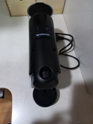 Cafetera Nespresso Delonghi Negra