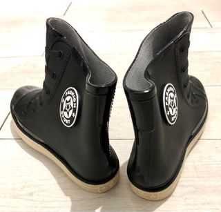 Botas de agua negras estilo zapatillas