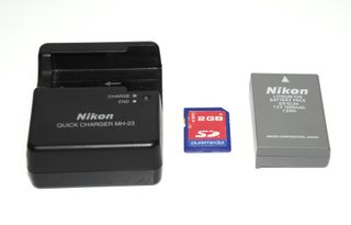 Cámara Nikon D3000 + Accesorios