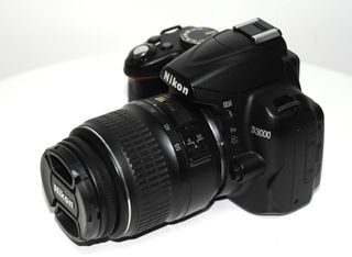 Cámara Nikon D3000 + Accesorios