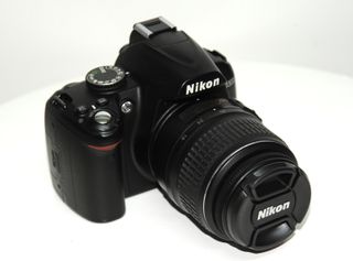 Cámara Nikon D3000 + Accesorios