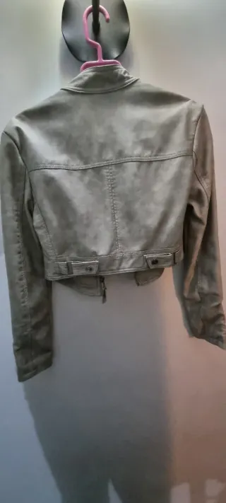 Chaqueta de piel sintética beige con rayas lateral