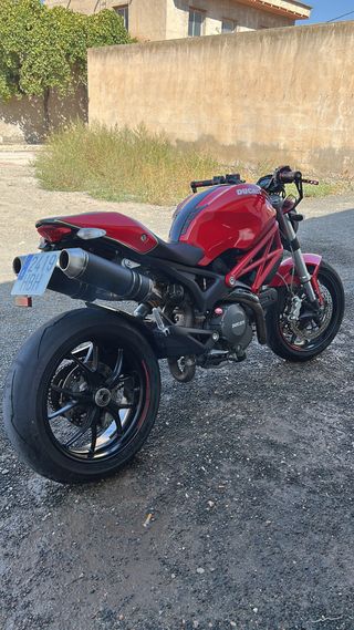 Ducati Monster 796