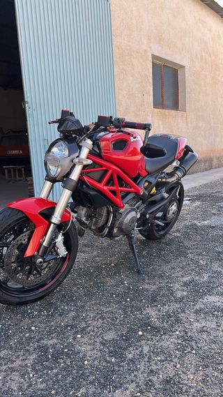 Ducati Monster 796