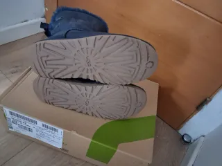 Botas UGG azules con lazo