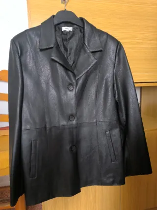 Chaqueta de cuero negra