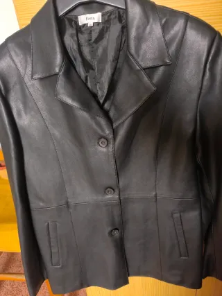 Chaqueta de cuero negra