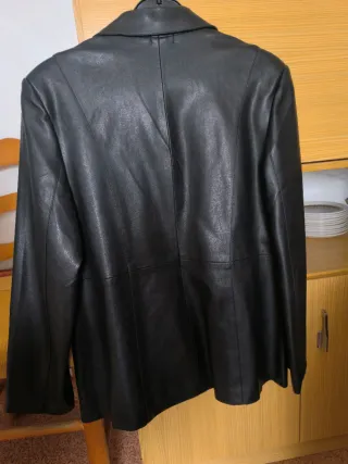 Chaqueta de cuero negra