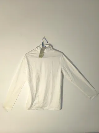 Camiseta Benetton cuello alto blanca niñ@