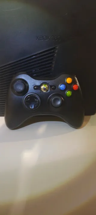 Xbox 360 Slim 4GB Negra