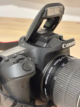 Cámara Canon EOS 77D + Objetivo 18-55mm STM