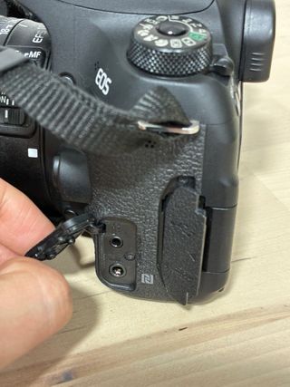 Cámara Canon EOS 77D + Objetivo 18-55mm STM