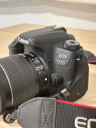 Cámara Canon EOS 77D + Objetivo 18-55mm STM