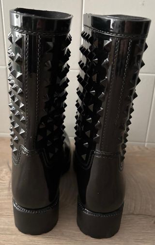 Botas de agua ASOS negras con tachuelas