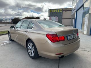 BMW Serie 750i 408cv