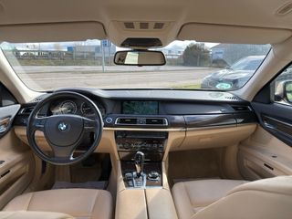 BMW Serie 750i 408cv