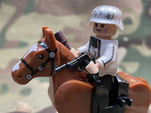 Soldado alemán a caballo