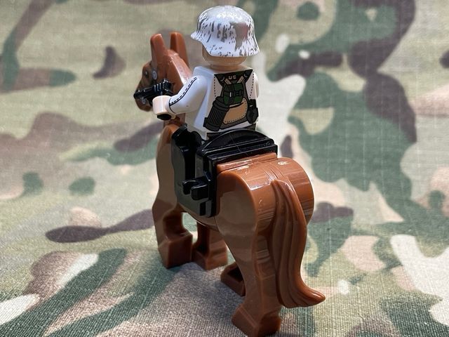 Soldado alemán a caballo