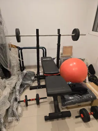 Banco de pesas con barra y discos