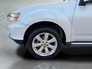 Mitsubishi Outlander 2.2 DID 7 PLAZAS AUTOMATICO