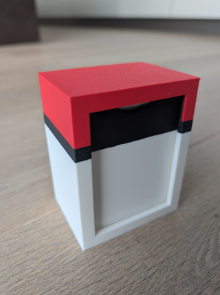Caja Mazos Pokémon con expositor para carta