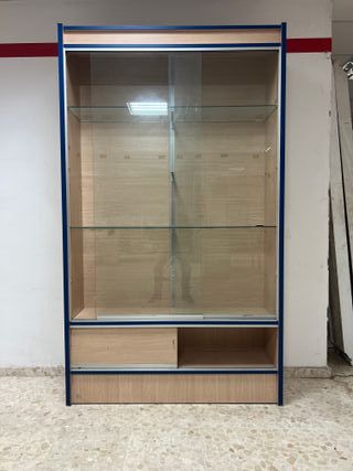 Estantería expositora de cristal y madera