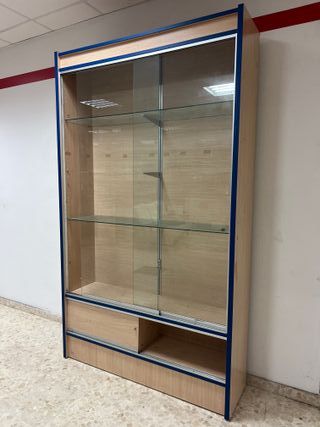 Estantería expositora de cristal y madera