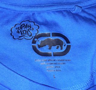 Camiseta Ecko Unltd x Captain Kris Azul.