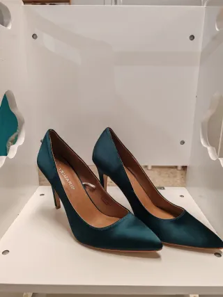Tacones verdes Primark talla 42