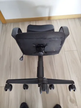 Silla de oficina negra