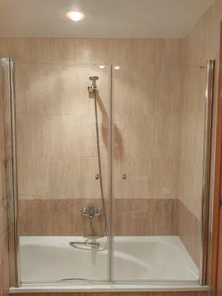 Mampara de bañera cristal y metal