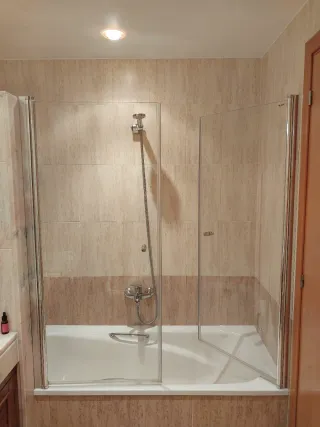 Mampara de bañera cristal y metal