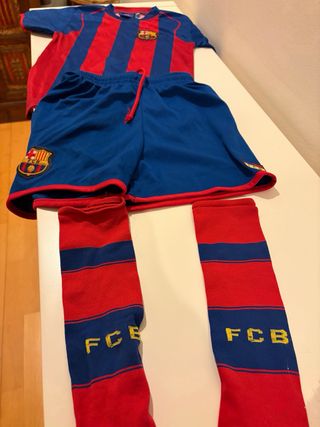 Camiseta retroFCB Talla 4  Pantalon Medias Bufanda