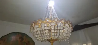 Lámpara de cristal y metal dorada