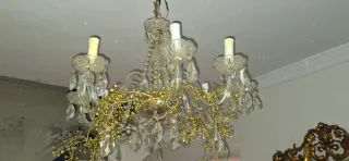 Lámpara de araña de cristal y metal