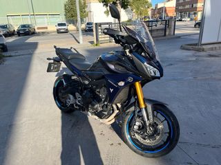 Yamaha MT-09 Tracer - azul.