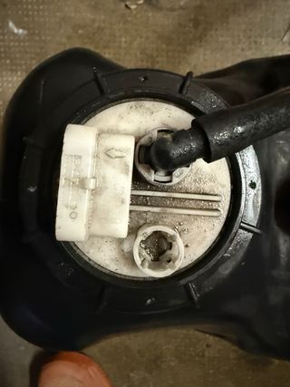 Depósito de gasolina +bomba de gasolina