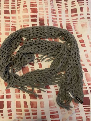 Bufanda de punto gris