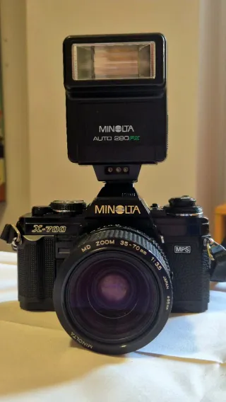 Minolta X-700 Cámara Analógica con Flash
