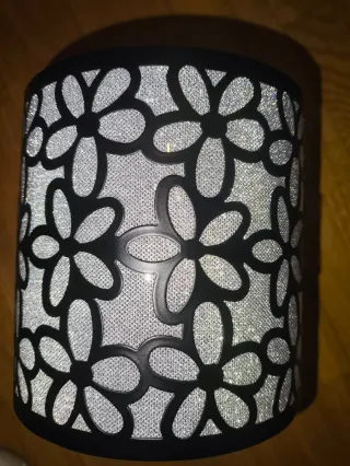 Pantalla de lámpara embellecedora blanca y negra