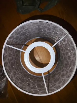 Pantalla de lámpara embellecedora blanca y negra