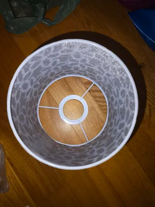 Pantalla de lámpara embellecedora blanca y negra