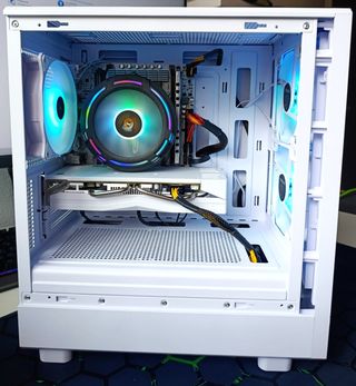 PC GAMING COMPLETAMENTE NUEVO - RX580 - 16GB