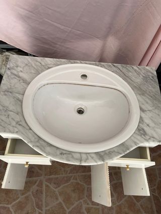 Mueble de baño con encimera de mármol