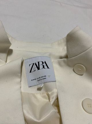 Chaqueta corta Zara blanca