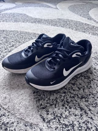 Zapatillas Nike Negras y Blancas