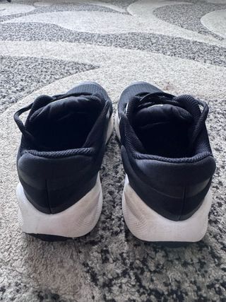 Zapatillas Nike Negras y Blancas